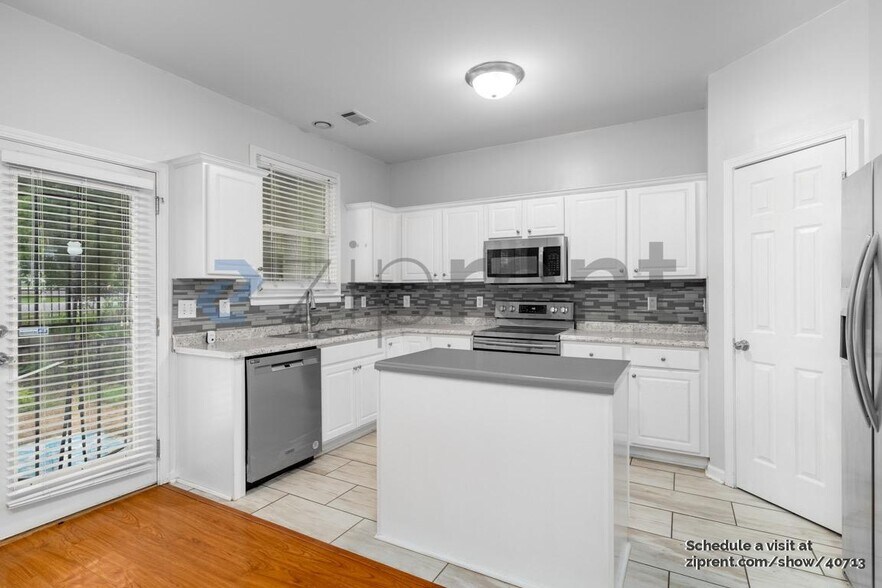 Building Photo - 3296 Sheffield Cir