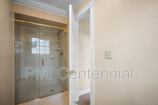 Building Photo - 2645 Wilshire Terrace