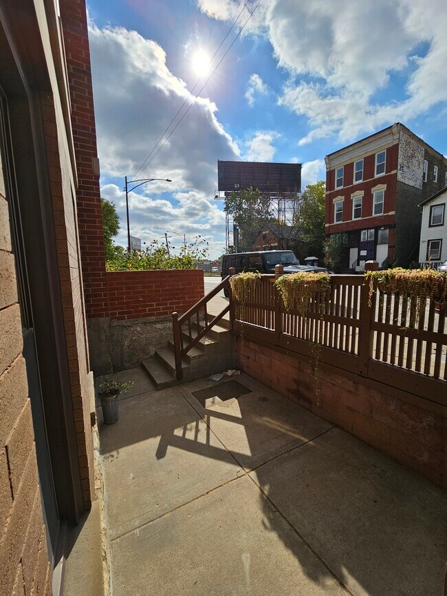 Building Photo - 1519 N Elston Ave