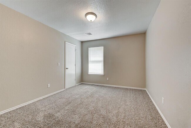 Building Photo - 1805 Lois Lynn Ln