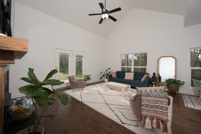 Building Photo - **LIKE NEW EXECUTIVE HOME IN A CUL-DE-SAC ...