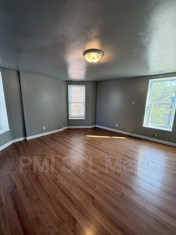 Building Photo - 5206 Vernon Ave