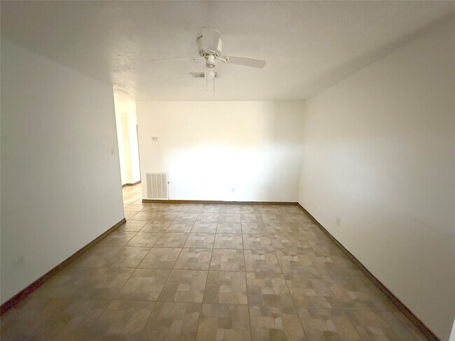 Building Photo - 7130 Kings Dr