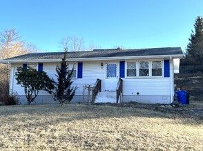 Building Photo - Cozy, One Level Living Ranch
