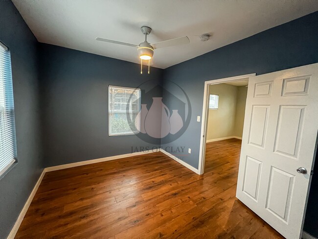 Building Photo - Adorable Craftsman Home in SE Salem