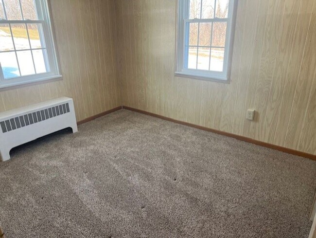 Building Photo - $1,600 Farmhouse Palmyra 4 bedroom 1.5 bath