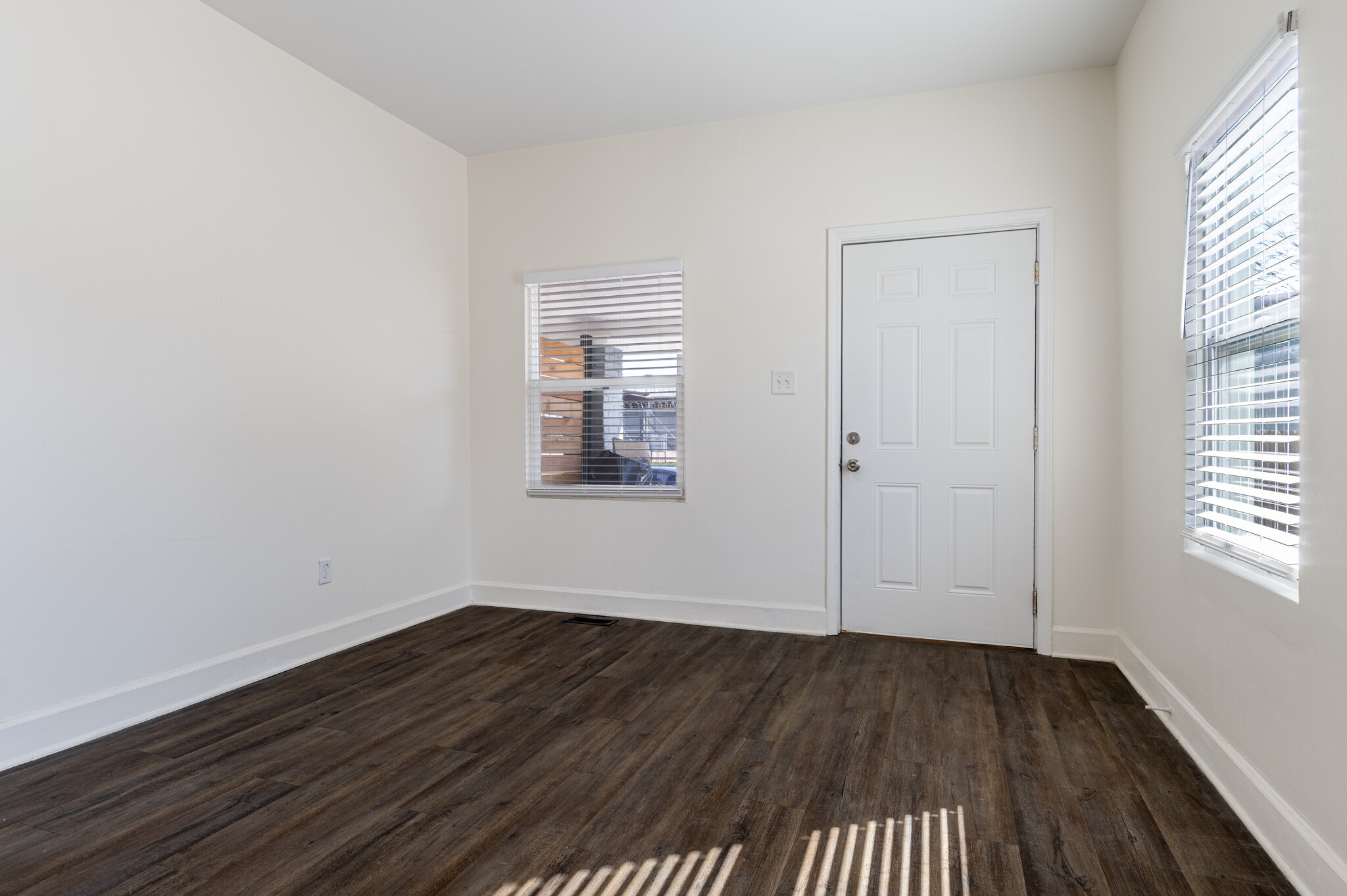 Building Photo - 408 E Beecher St