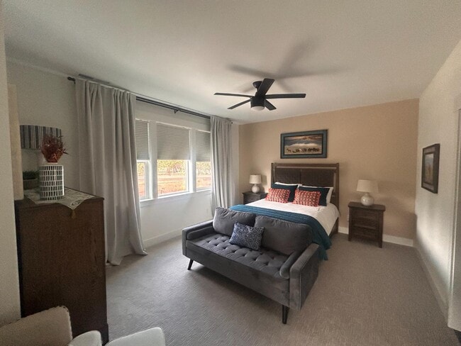 Building Photo - 307 Talons Dr