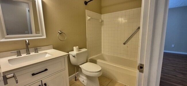 Building Photo - 2999 Iowa Ct