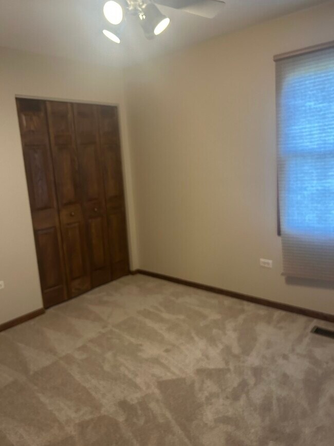 Building Photo - 527 Springwood Ln