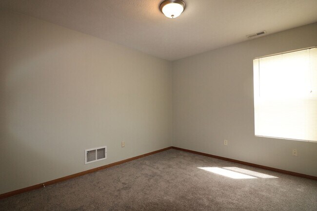 Building Photo - 412/414 Brookmont Drive