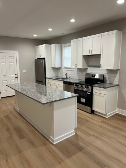 Building Photo - 2758 N Booth St