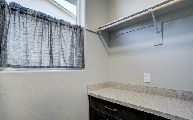 Building Photo - Beautiful 3 Bedroom in Granite Dells Estates, Prescott