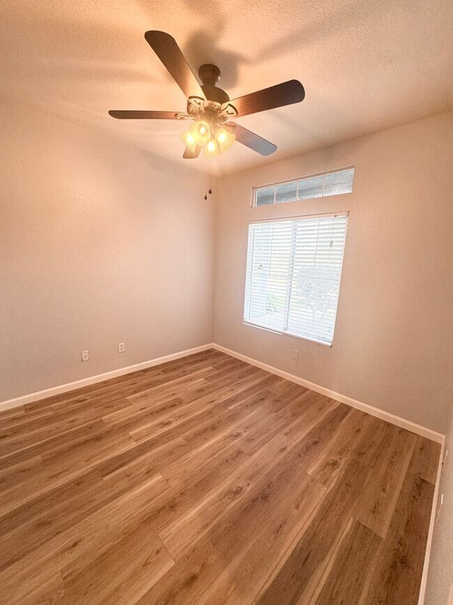 Building Photo - THREE BEDROOM TWO BATH SINGLE STORY HOME SEE VIDEO