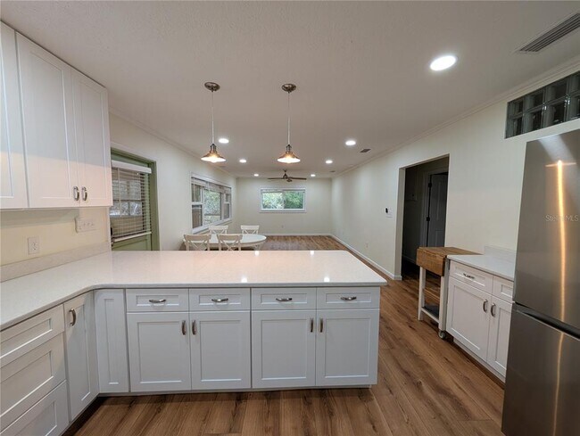 Building Photo - 8481 S Great Oaks Dr