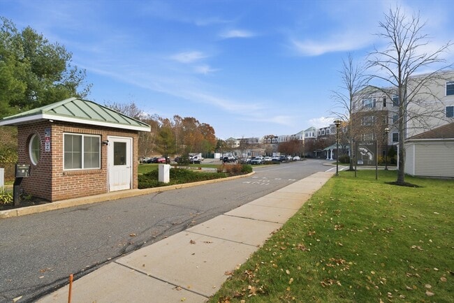 Building Photo - 295 Salem St