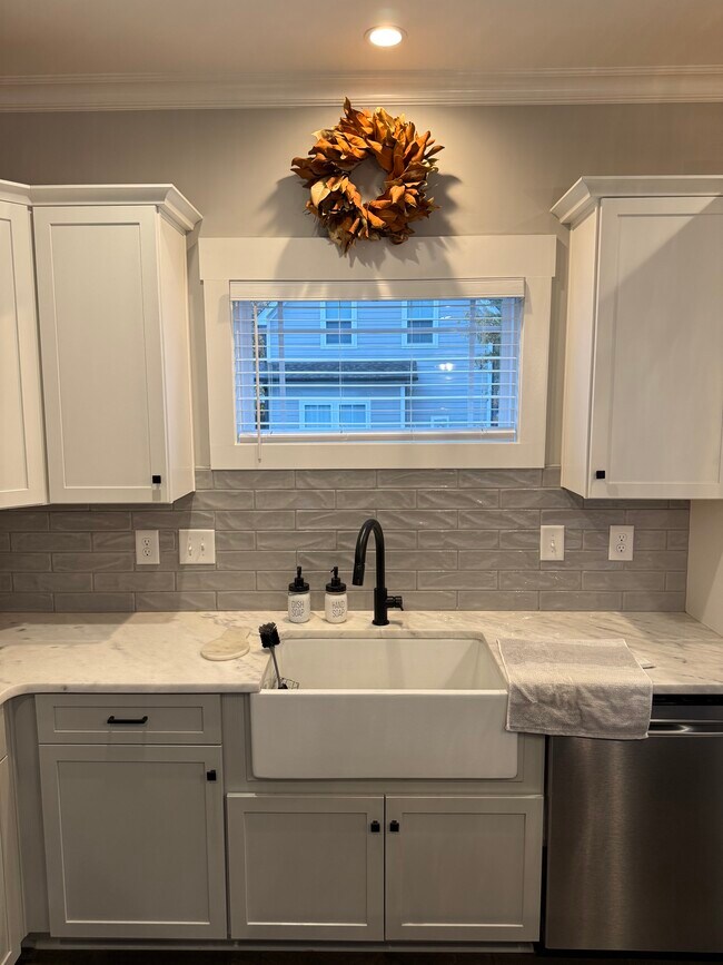 Building Photo - Andrews House