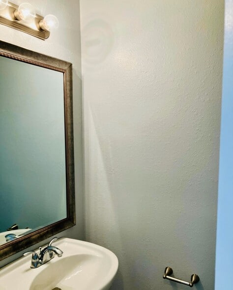 Downstairs 1/2 bath - 1338 Tropical Cv