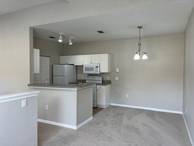Building Photo - 852 Grand Regency Pointe