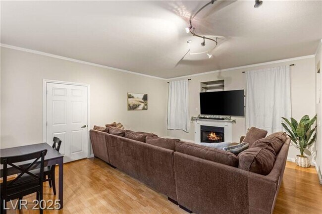 Building Photo - Spacious Two-Bedroom Condo with Resort-Sty...