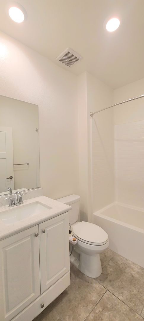 Building Photo - Beautiful Single Story Home in 55 + Commun...