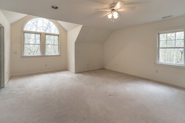 Building Photo - 41 Carriage Way
