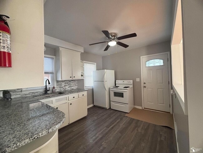 Building Photo - 1273 Lindbergh St