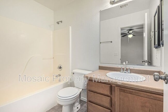 Building Photo - 1543 S Danielson Way