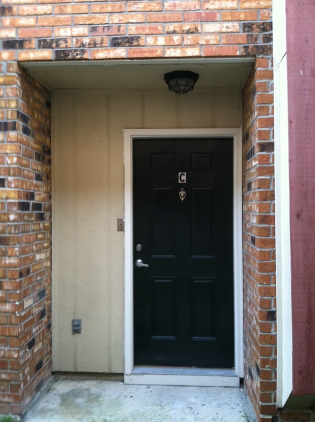 Building Photo - Lakeland Manor