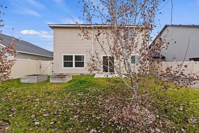 Building Photo - Upgraded 4 Bed 2.5 Bath Home