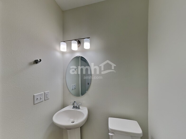 Building Photo - 185 Banyan Frst Dr