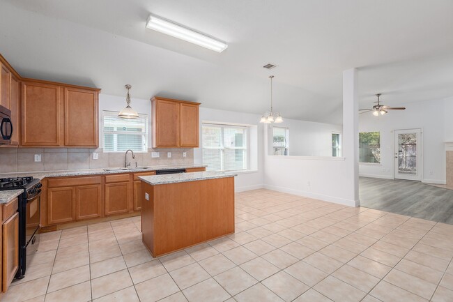 Building Photo - 21565 Duke Alexander Dr