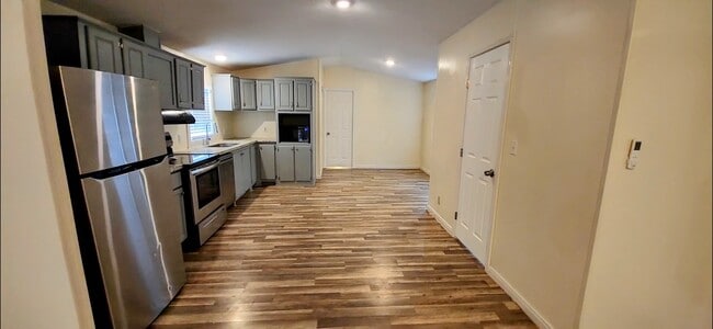 Building Photo - 2555 Lee Turner Rd