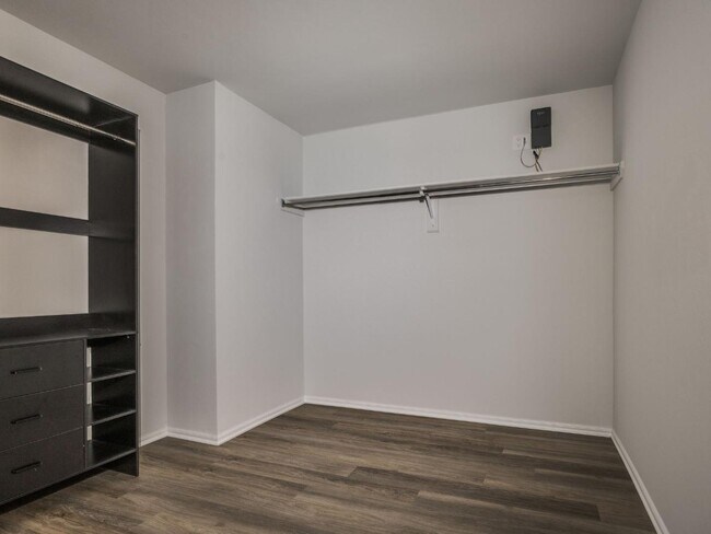 Building Photo - 10044 SW 40th St