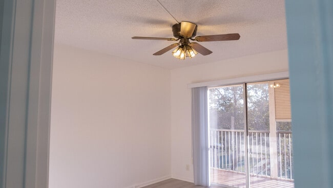 Building Photo - 400 SW 134th Way