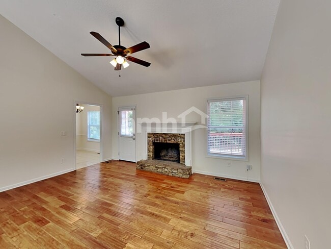 Building Photo - 502 Silver Maple Ln