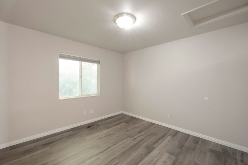 Building Photo - 470 W 1600 S