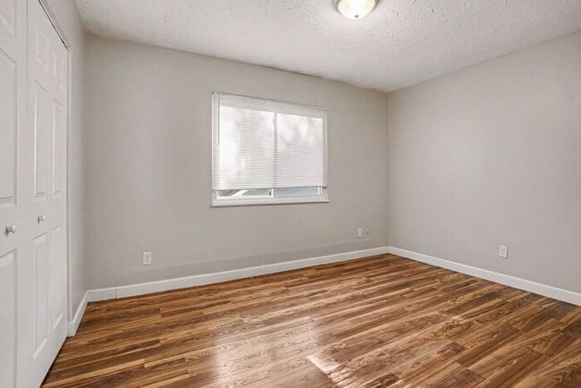 Building Photo - $150 off move-in when using Rently - $1099- 2 Bedroom Townhome off Westnedge