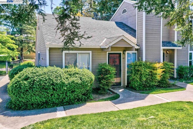 Building Photo - 9101 Newhall Dr