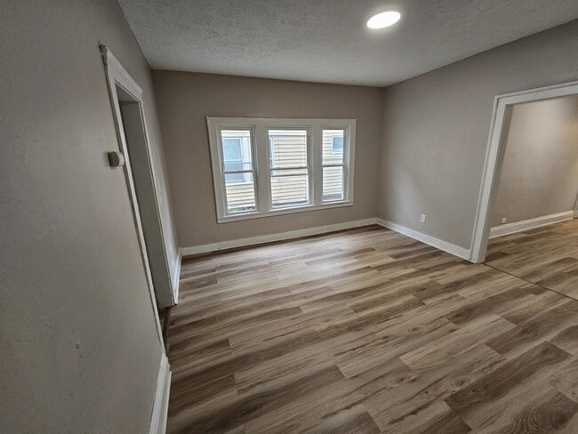 Building Photo - 942 Eddy Rd