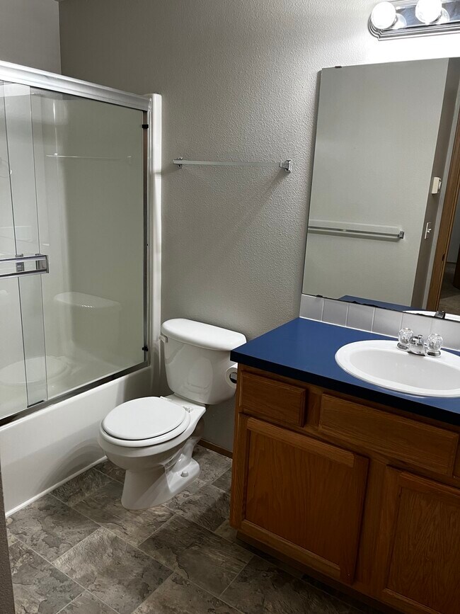 Building Photo - 9982 Greenleaf Loop SE