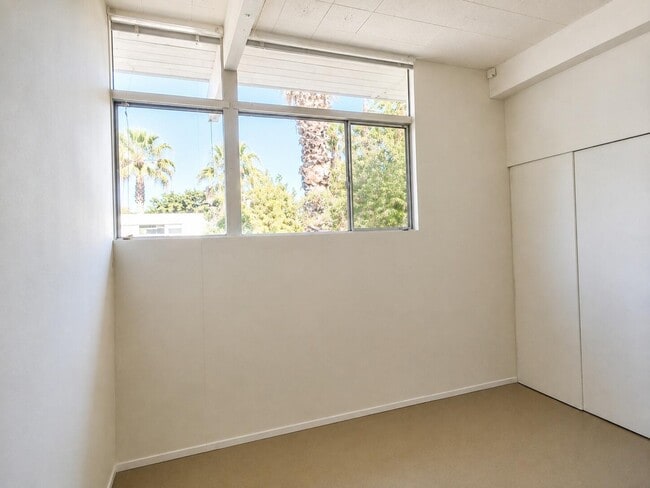 Building Photo - 866 N Topaz Cir