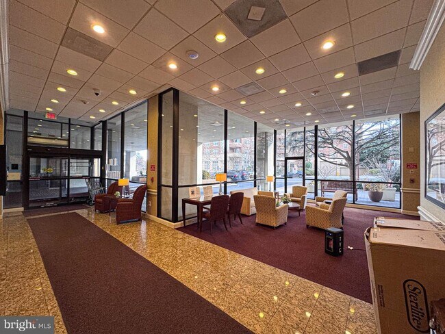 Building Photo - 3800 Fairfax Dr