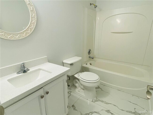 Building Photo - 13 E Laurel St