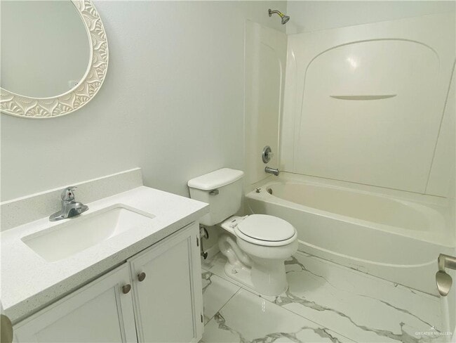 Building Photo - 18 E Laurel St