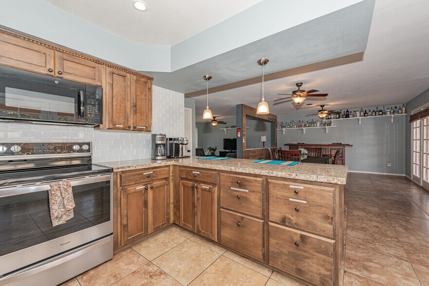 Kitchen - 3801 N Hayden Rd