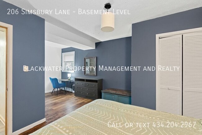 Building Photo - 206 Simsbury Ln