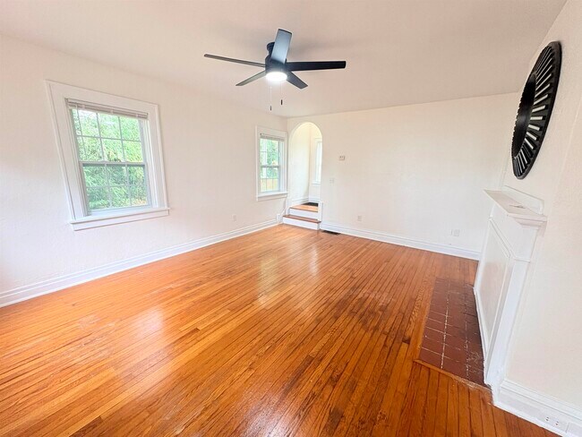 Building Photo - 212 Barbourville Dr