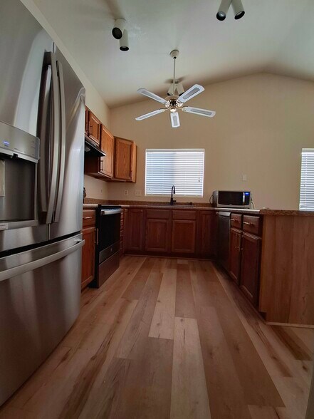 Building Photo - 5179 W Warbler St