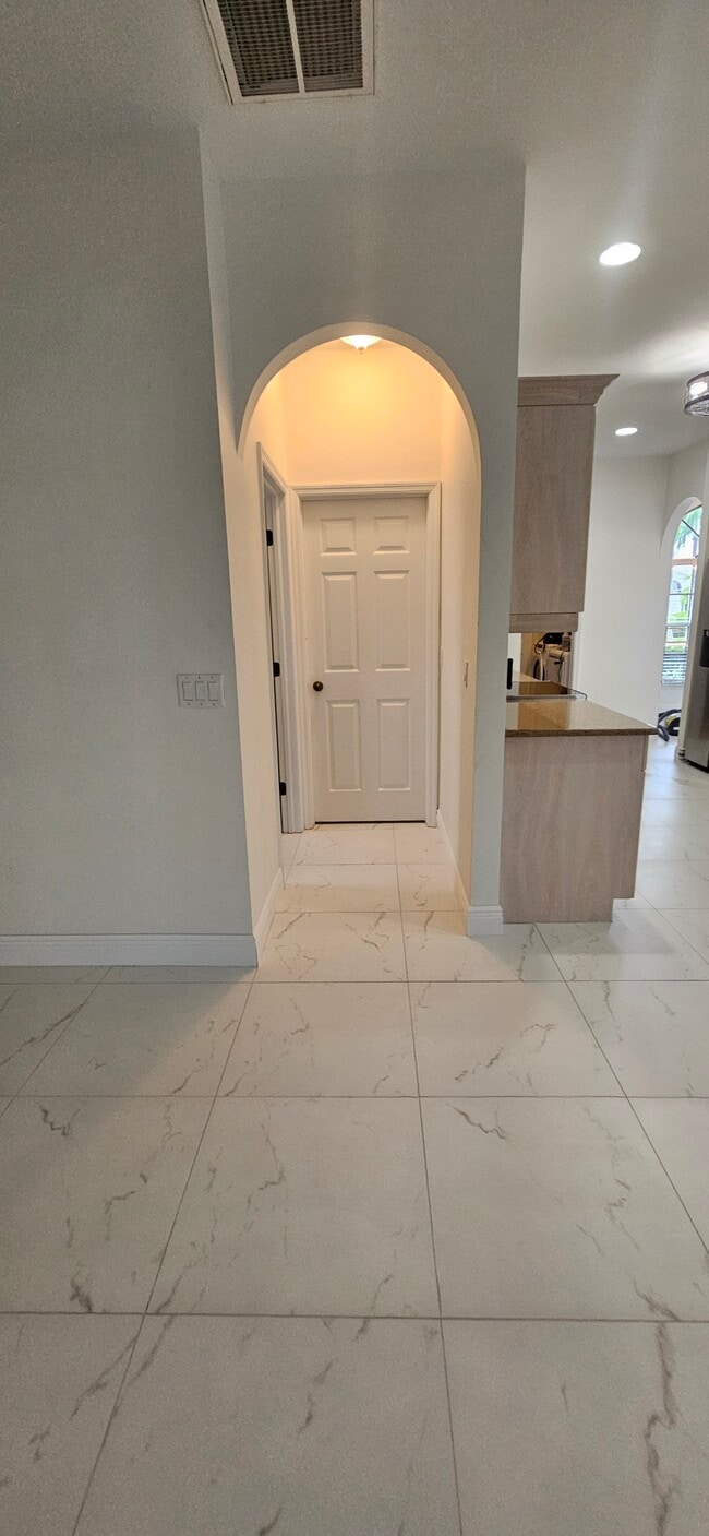 Building Photo - 2851 SW 49th Terrace